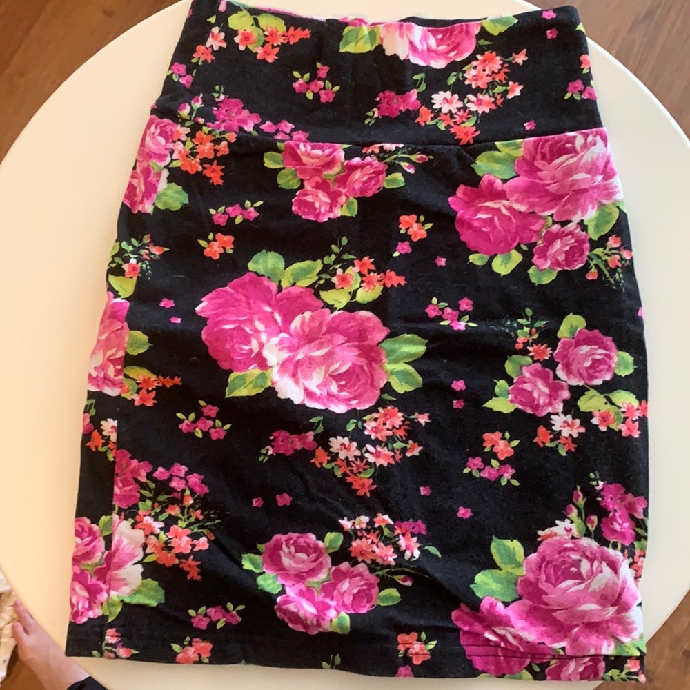 HOT TOPIC | Floral Pencil Skirt - Picture 1 of 1